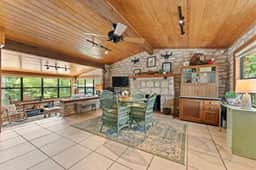 Cozy Cabin ON Guad River- Paddleboard, Kayaks, BBQ