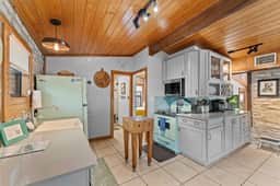 Cozy Cabin ON Guad River- Paddleboard, Kayaks, BBQ