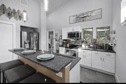 Hot Tub/Cold Plunge Family Friendly Stylish & Cozy