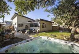 Hot Tub/Cold Plunge Family Friendly Stylish & Cozy