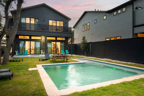 Lrg Groups 28! Pool, Fire Pits, Grills, Play/Games
