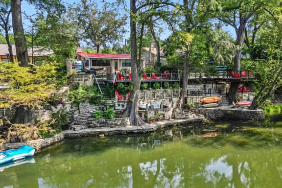 Riverfront! By Whitewater! Complimentary Kayaks and Paddle Boards, Fishing, Grill