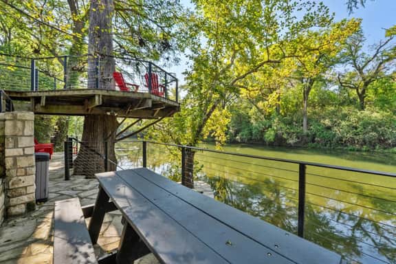 Riverfront! By Whitewater! Complimentary Kayaks and Paddle Boards, Fishing, Grill