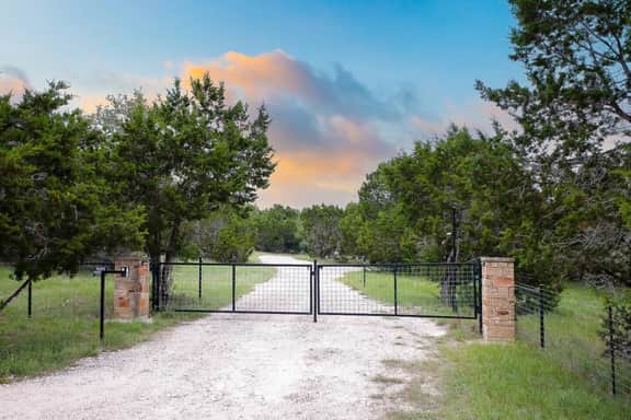 Rustic & Private 5 Acres- Hot Tub, Fire Pit, Grill