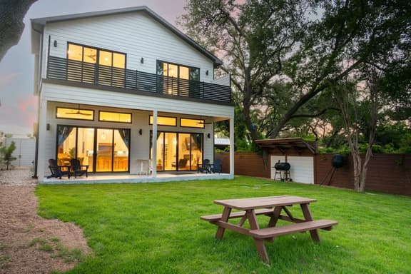 Backyard Lake! Groups/Kids BBQ, Fire Pit, Gameroom