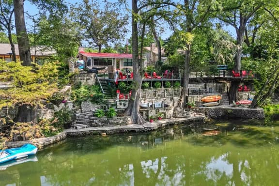 Beautiful Cabin ON River-Sleeps 6! SUP, fish, etc.