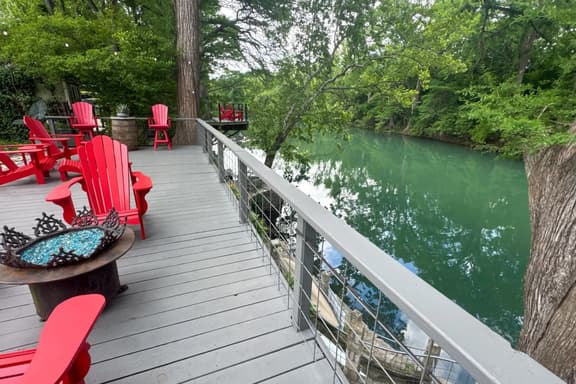 Cozy Cabin ON Guad River- Paddleboard, Kayaks, BBQ