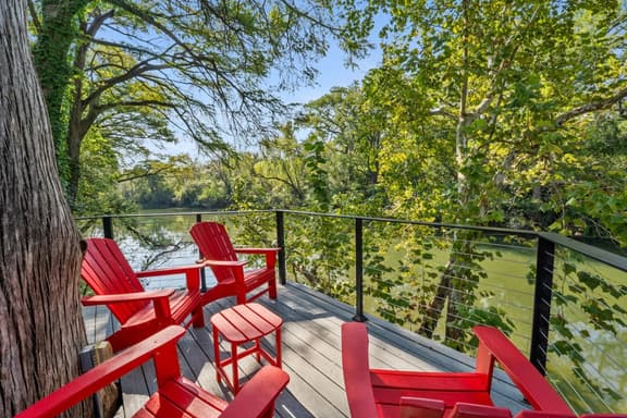 Riverfront! By Whitewater! Complimentary Kayaks and Paddle Boards, Fishing, Grill