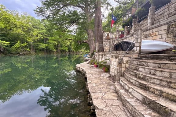 Sleeps 14 on the River! Free Kayaks -by Whitewater